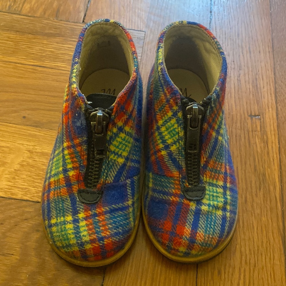 Little kids shoes size 22 US 6.